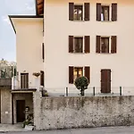 The Nest Between E Bellagio Castelmarte