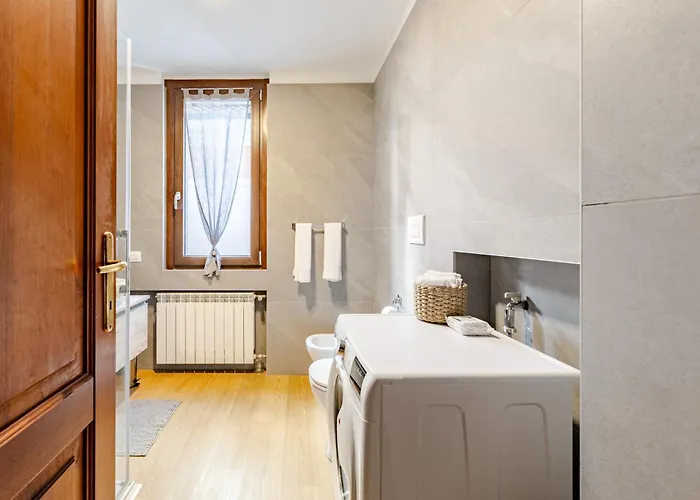 The Nest Between E Bellagio