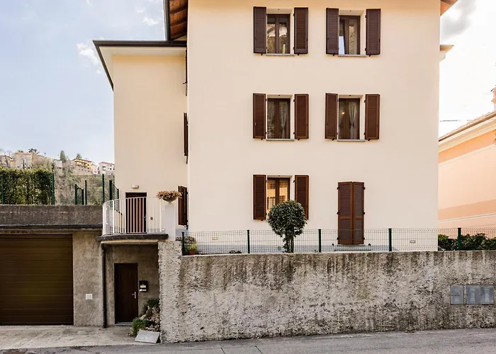 The Nest Between E Bellagio Castelmarte